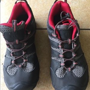 Keen boys hiking shoes